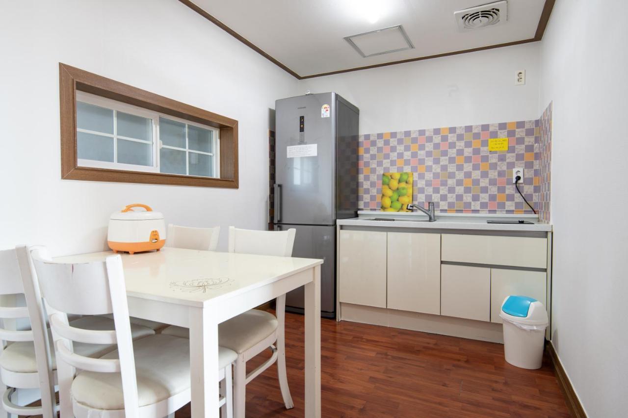 White Dream Pension Jeju Bagian luar foto