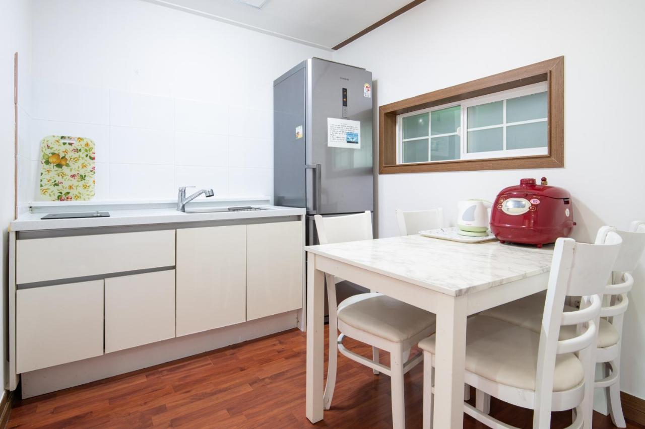 White Dream Pension Jeju Bagian luar foto