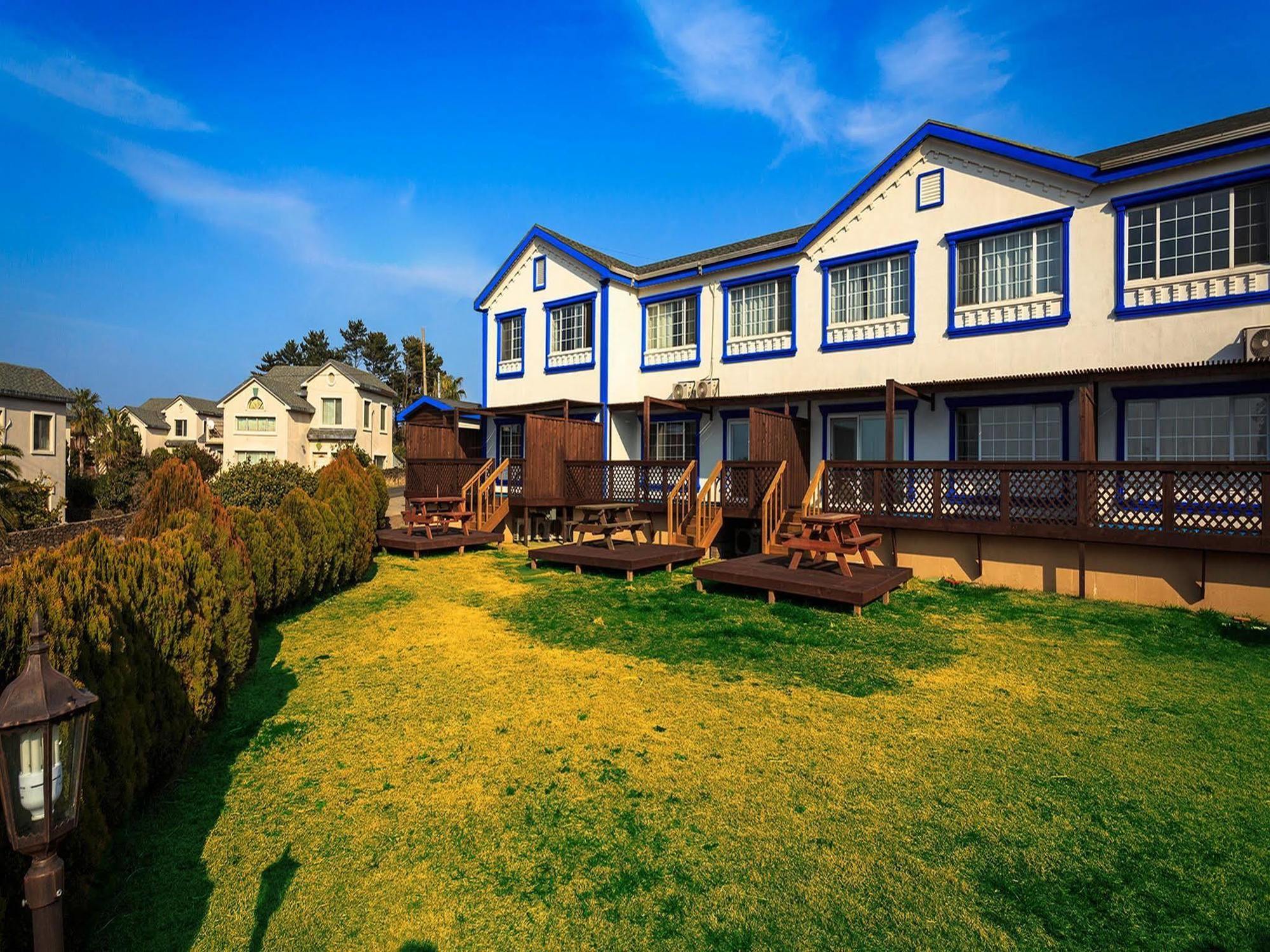 White Dream Pension Jeju Bagian luar foto
