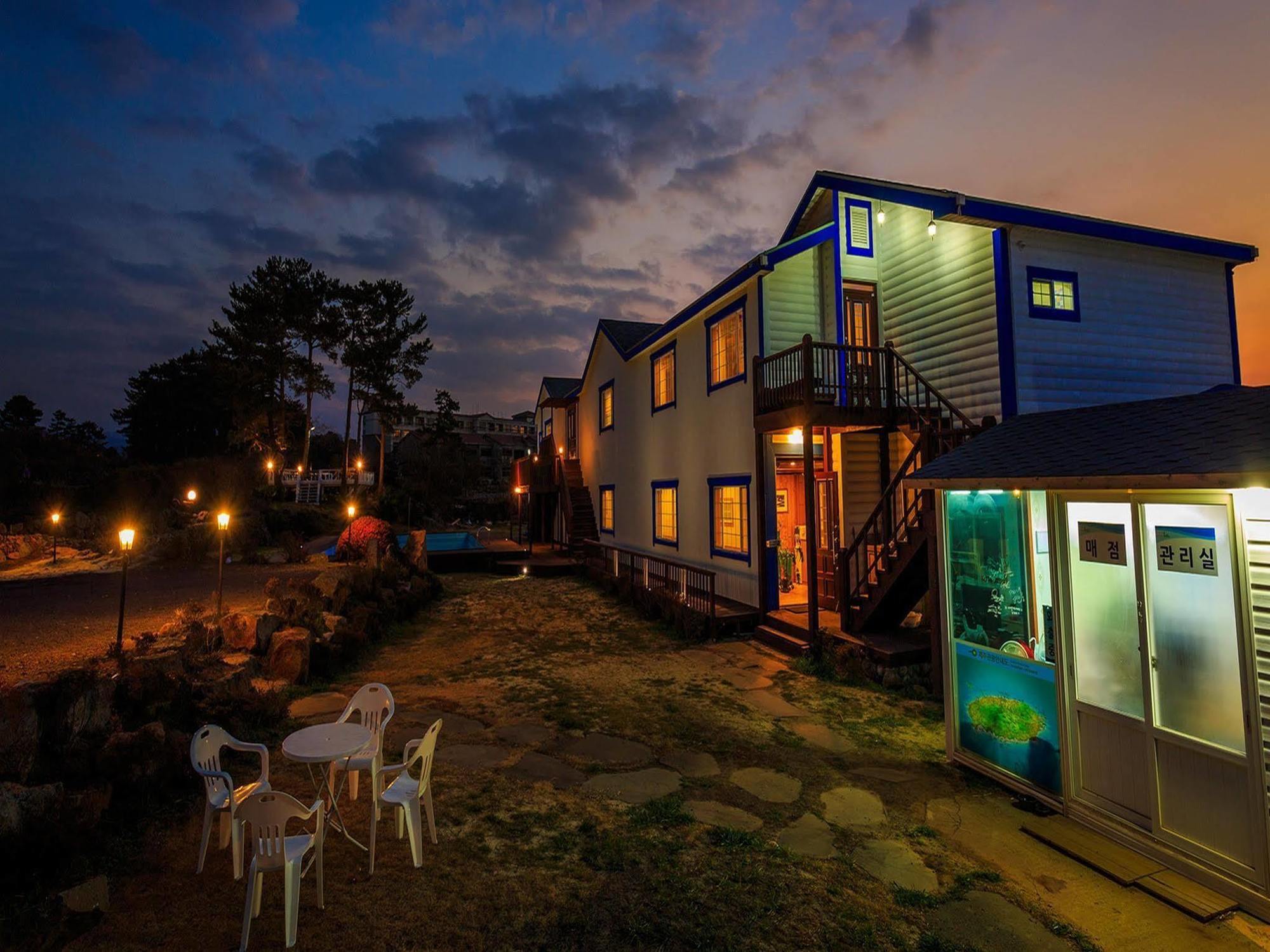 White Dream Pension Jeju Bagian luar foto