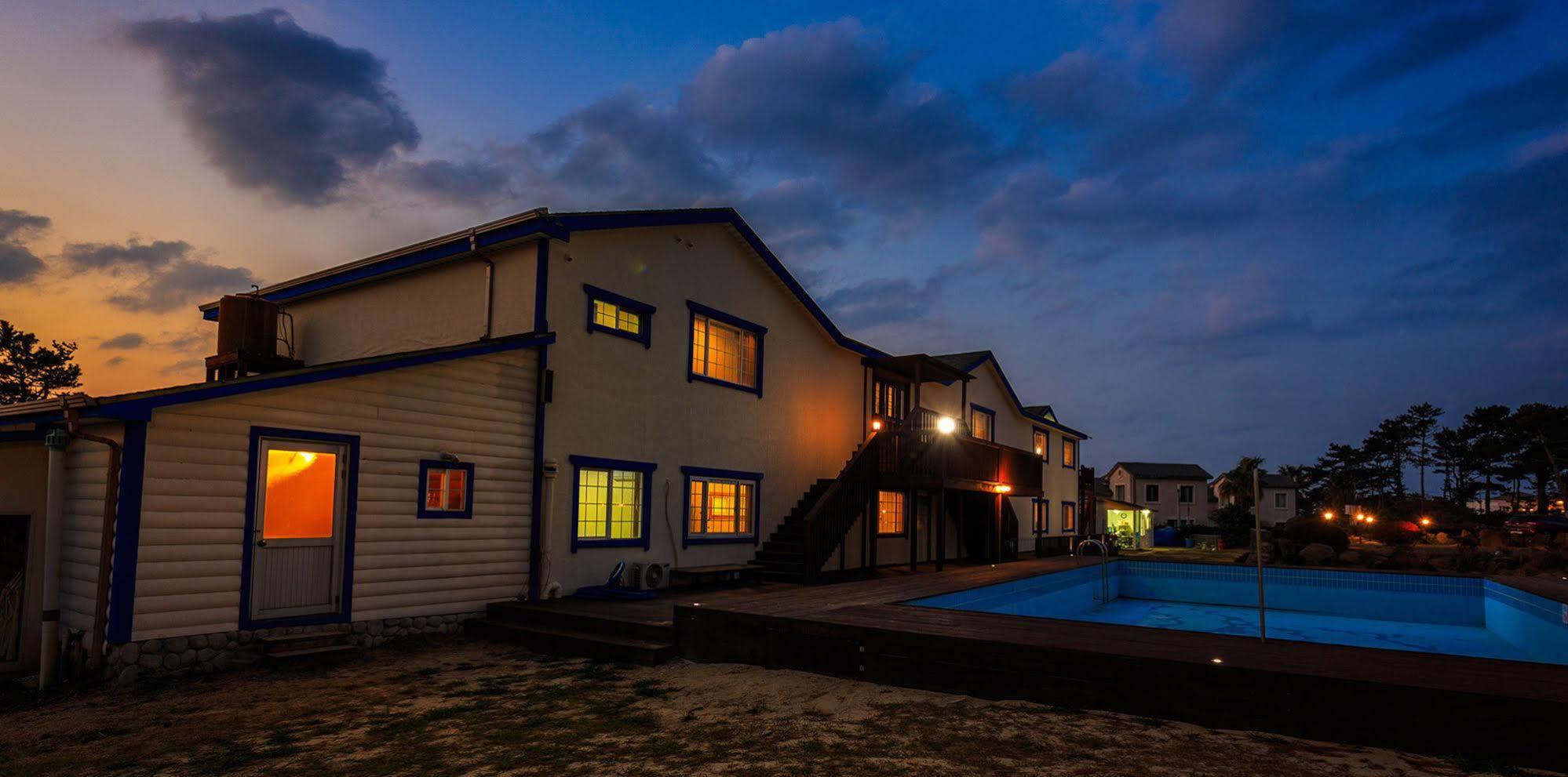 White Dream Pension Jeju Bagian luar foto